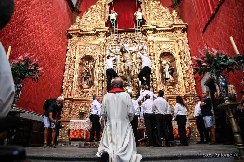 Momento de la ceremonia/Antonio Alí.